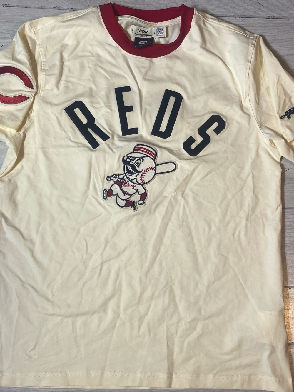 pro standard Cincinnati Reds Tshirt L Cream Short Sleeve NWOT!